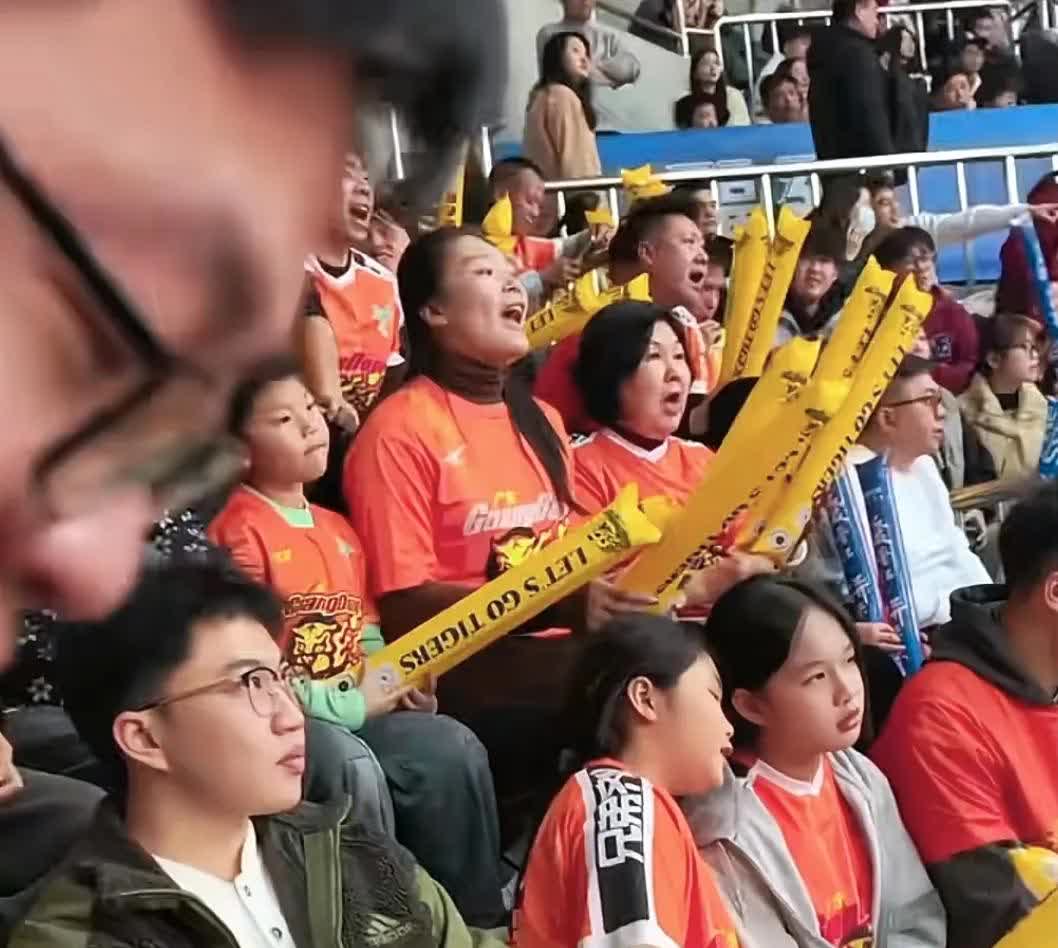 福建队在比赛中表现出众,夺得关键胜利 福建队在比赛中表现出众,夺得关键胜利