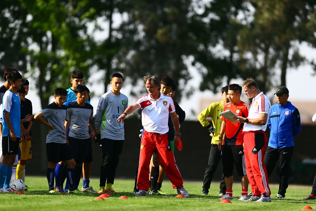 关于队内球员训练备战,眼神坚定迎接困难挑战的信息 关于队内球员训练备战,眼神坚定迎接困难挑战的信息