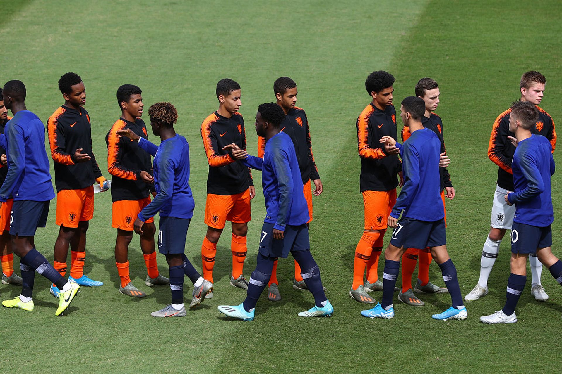 表现低迷担忧重重,球队如何调整? 表现低迷担忧重重,球队如何调整?