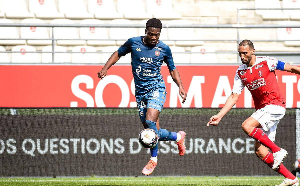 包含伯恩茅斯客场惊险逃平，避免继续垫底的词条