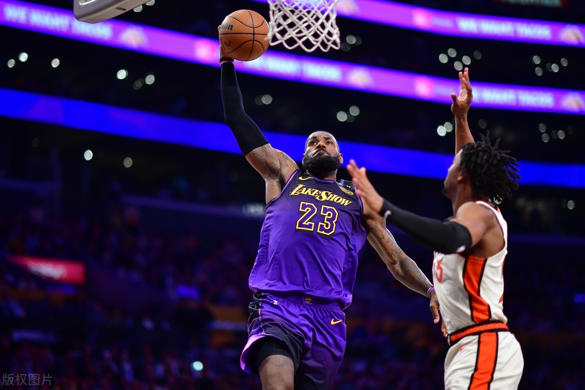 湖人球星独揽三双,领队逆袭战胜对手 湖人球星独揽三双,领队逆袭战胜对手