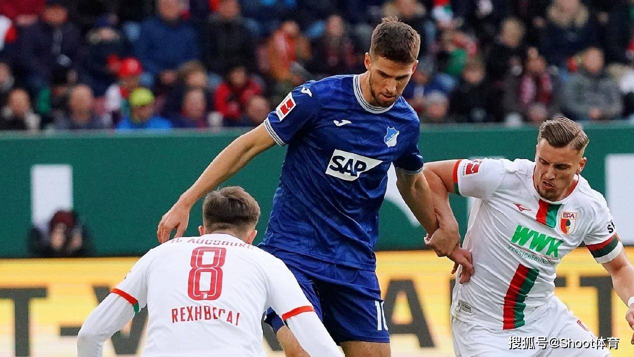 包含里昂在客场大胜门兴格拉德巴赫，继续保持不败的词条
