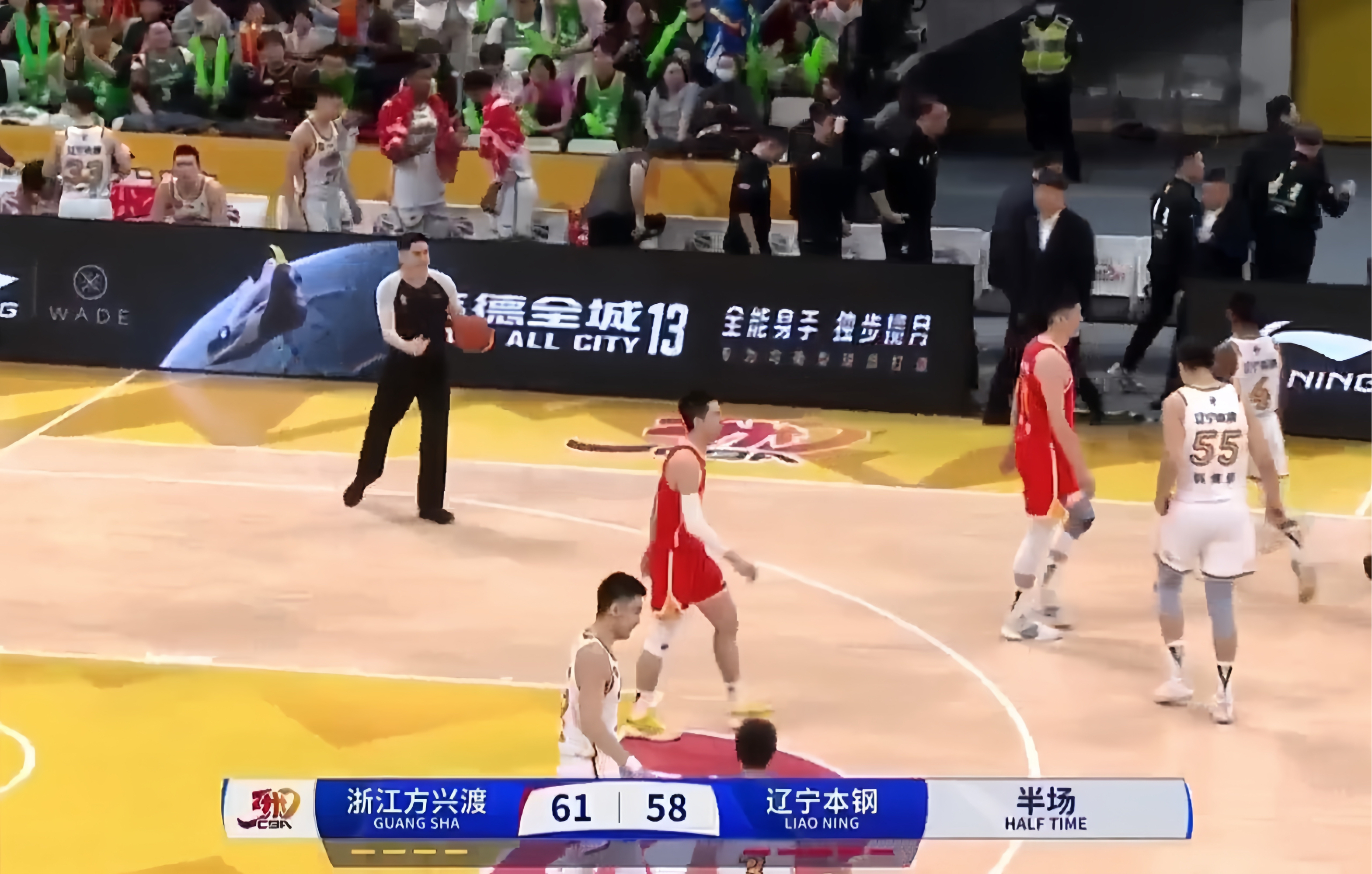 广厦男篮火力全开，横扫对手取胜