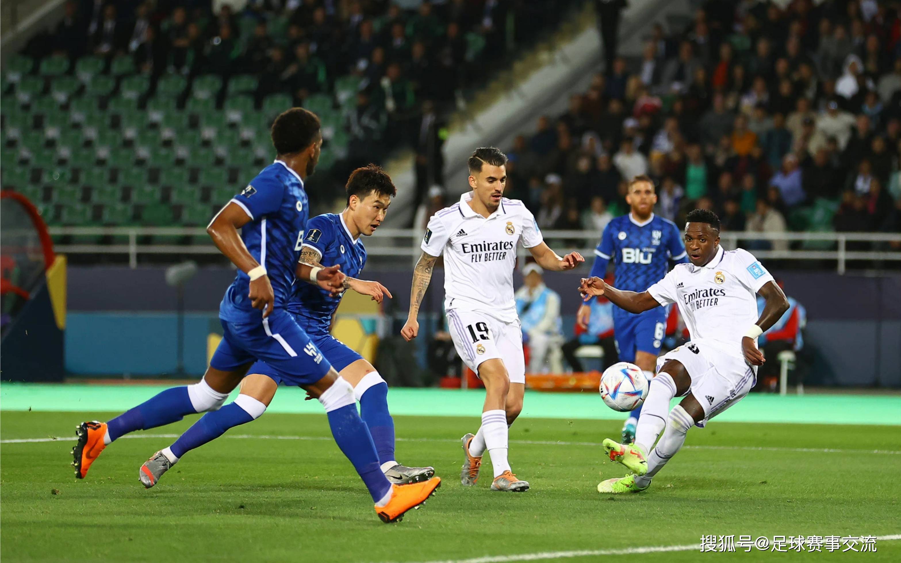 足球比赛大战在即,球员们备战热火朝天 足球比赛大战在即,球员们备战热火朝天