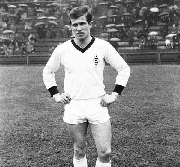 关于风起云涌:门兴格拉德巴赫险胜争冠对手沙尔克的信息 关于风起云涌:门兴格拉德巴赫险胜争冠对手沙尔克的信息