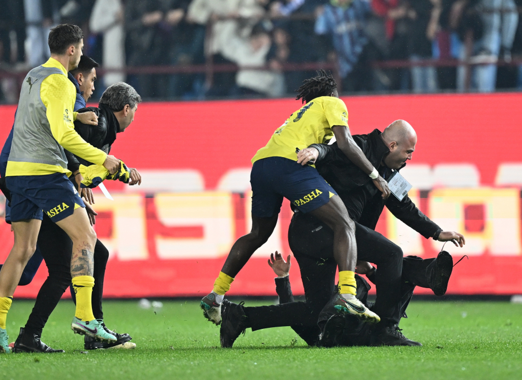 雷厉风行的球员们踢出了精彩表现 雷厉风行的球员们踢出了精彩表现