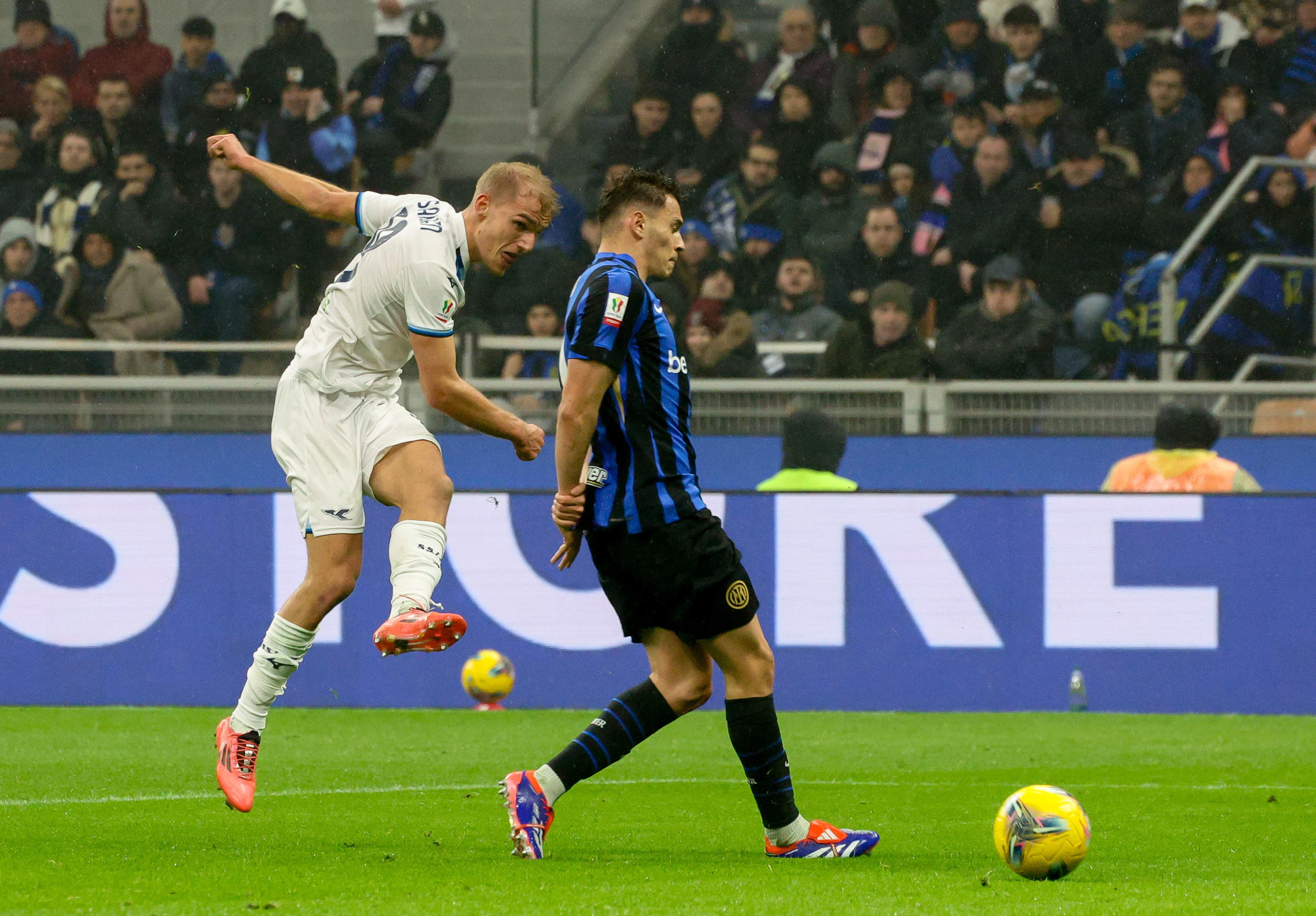 包含意大利中场控球率有所下降，需加强训练的词条