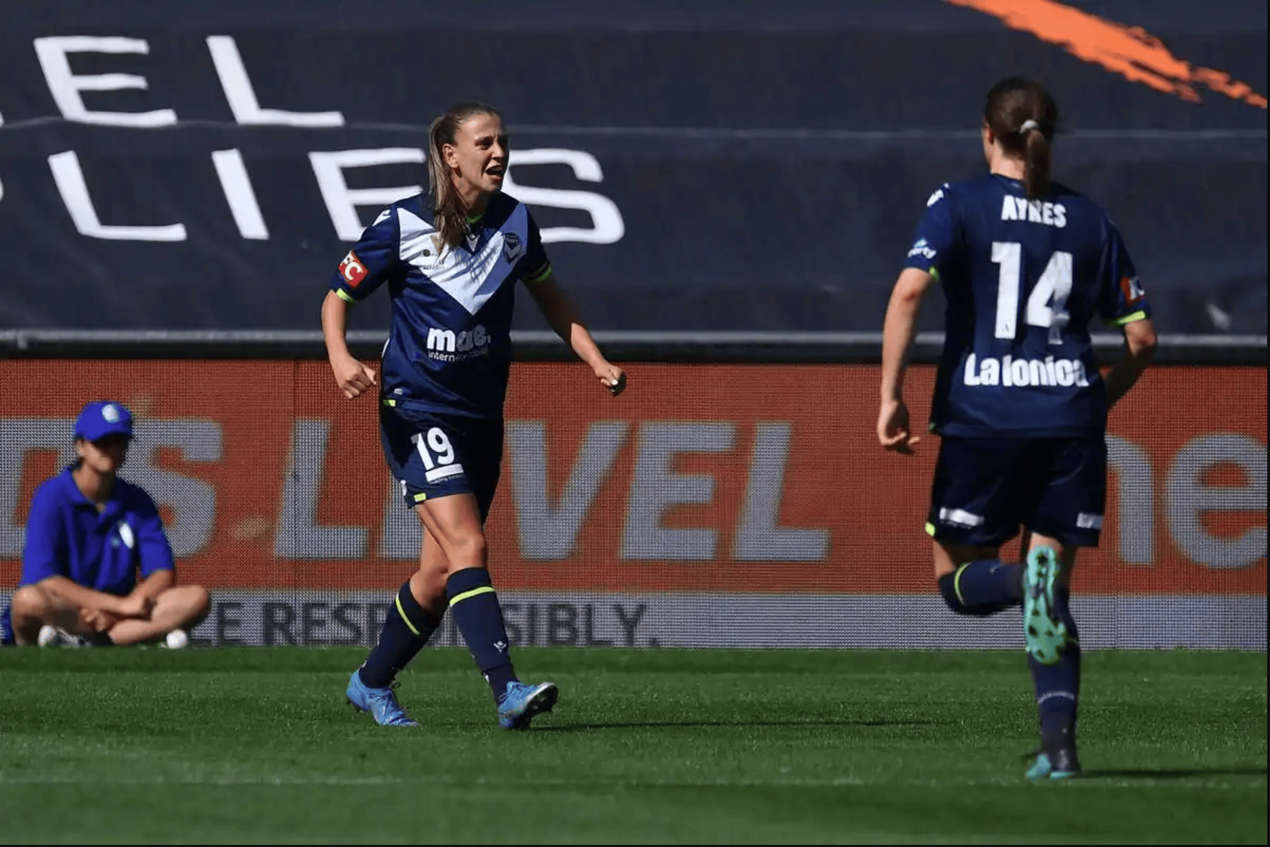 关于悉尼FC在澳洲杯赛中击败对手,晋级决赛的信息 关于悉尼FC在澳洲杯赛中击败对手,晋级决赛的信息