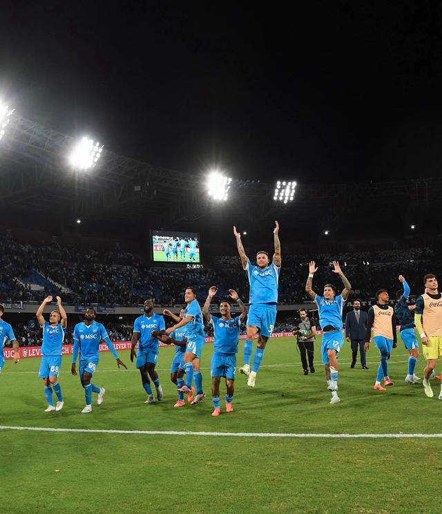 关于那不勒斯球员表现出色,助球队升至积分榜首的信息 关于那不勒斯球员表现出色,助球队升至积分榜首的信息