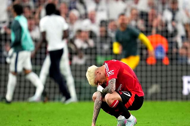 曼联球员加时赛绝杀,英超壮举令人赞叹的简单介绍 曼联球员加时赛绝杀,英超壮举令人赞叹的简单介绍