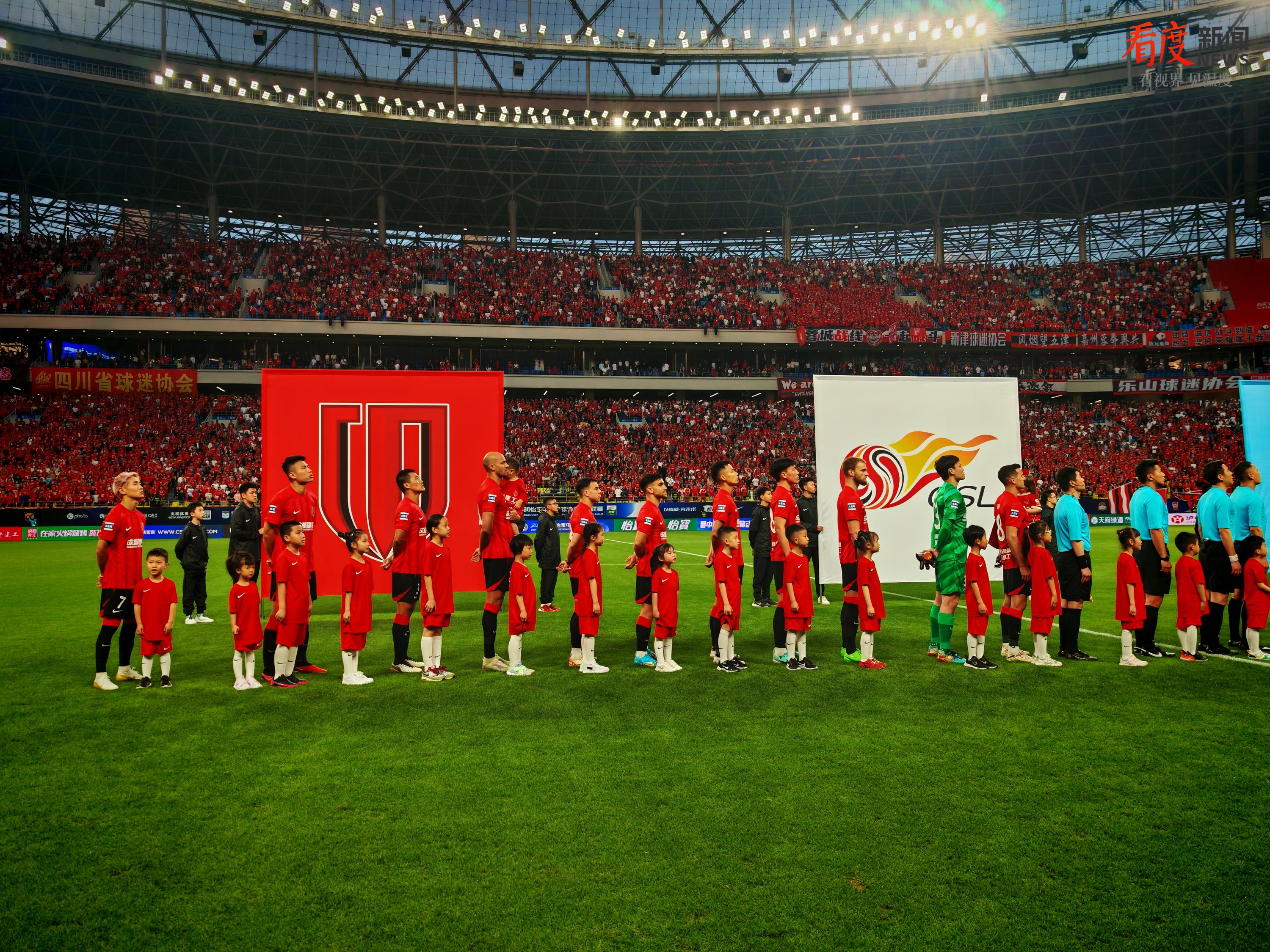 精彩纷呈!足球比赛赢得观众喝彩的简单介绍 精彩纷呈!足球比赛赢得观众喝彩的简单介绍