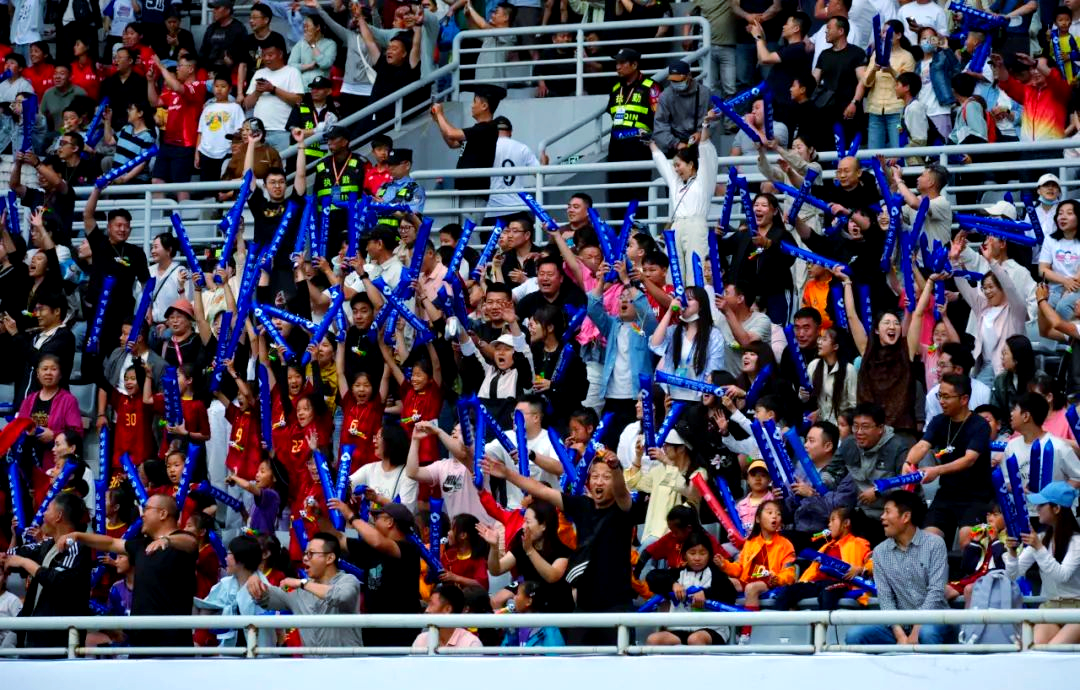 精彩纷呈!足球比赛赢得观众喝彩的简单介绍 精彩纷呈!足球比赛赢得观众喝彩的简单介绍