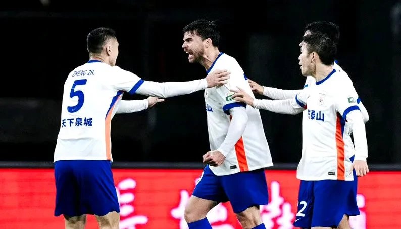 首发控制比赛节奏,球队稳定连胜稳居前列 首发控制比赛节奏,球队稳定连胜稳居前列