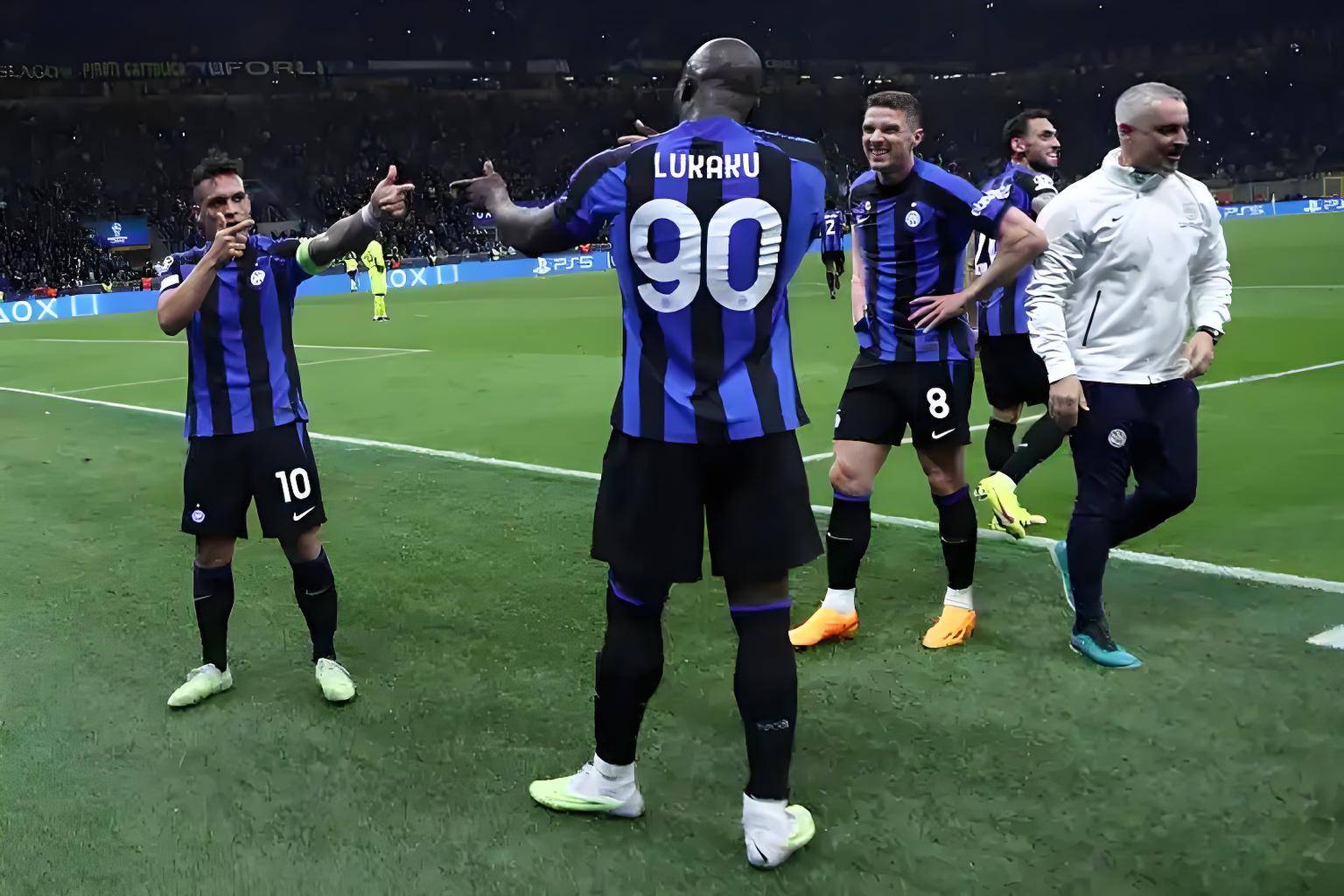 兰斯客场击败对手,实现逆袭 兰斯客场击败对手,实现逆袭