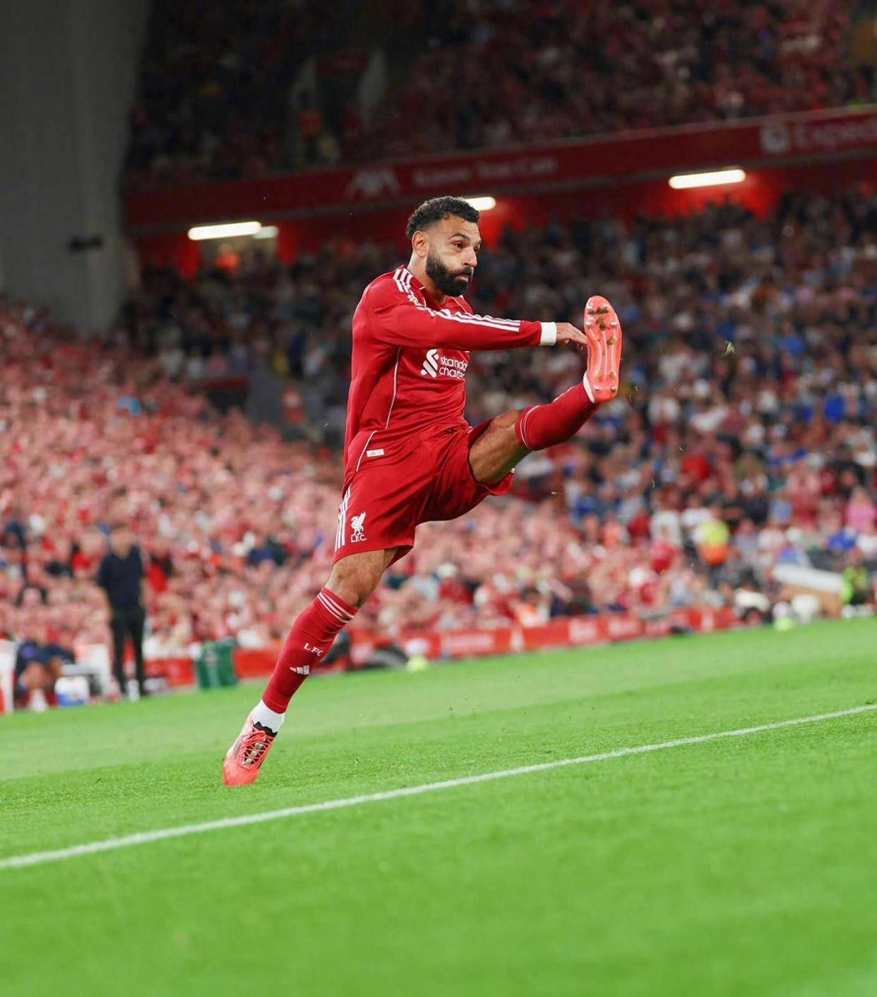 利物浦主场大胜,前锋连续进球 利物浦主场大胜,前锋连续进球